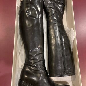 Joan Helpern size 7 Sleek Black Italian Leather Heeled Boots